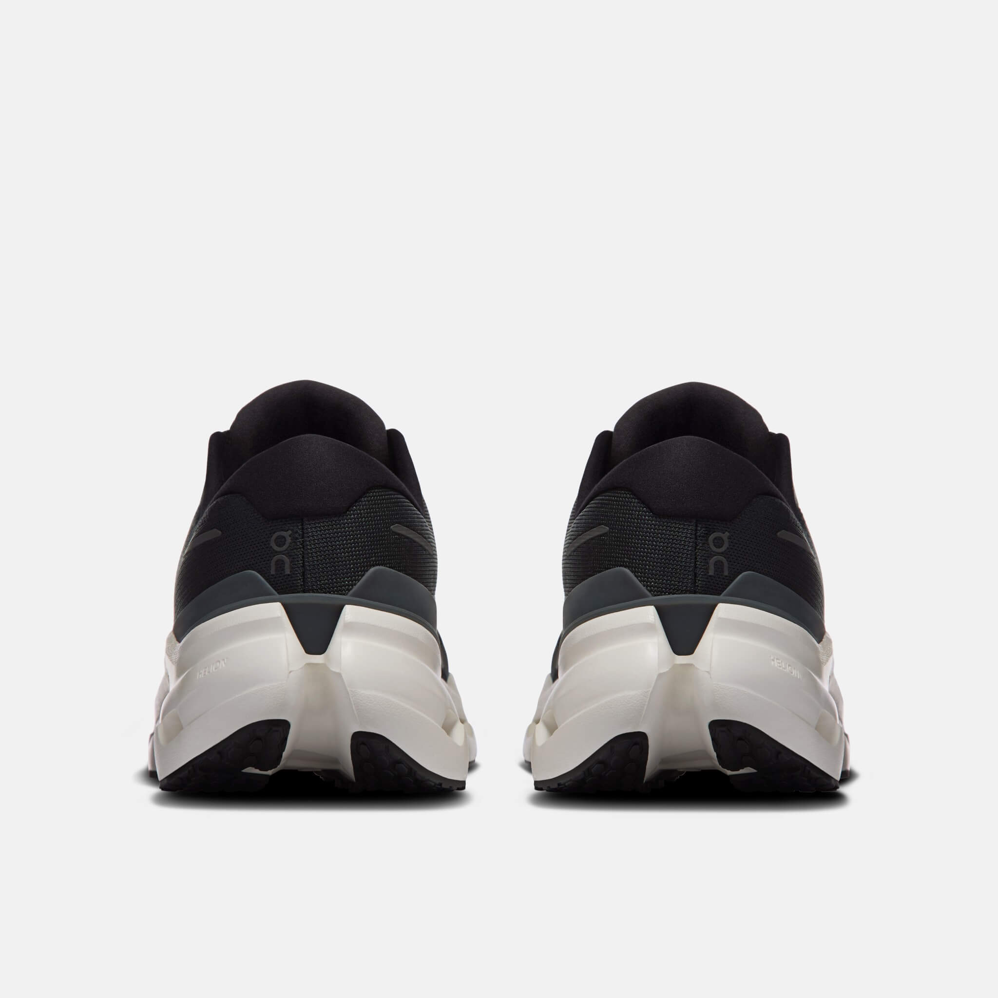 On Cloudrunner 3 Black/Ivory