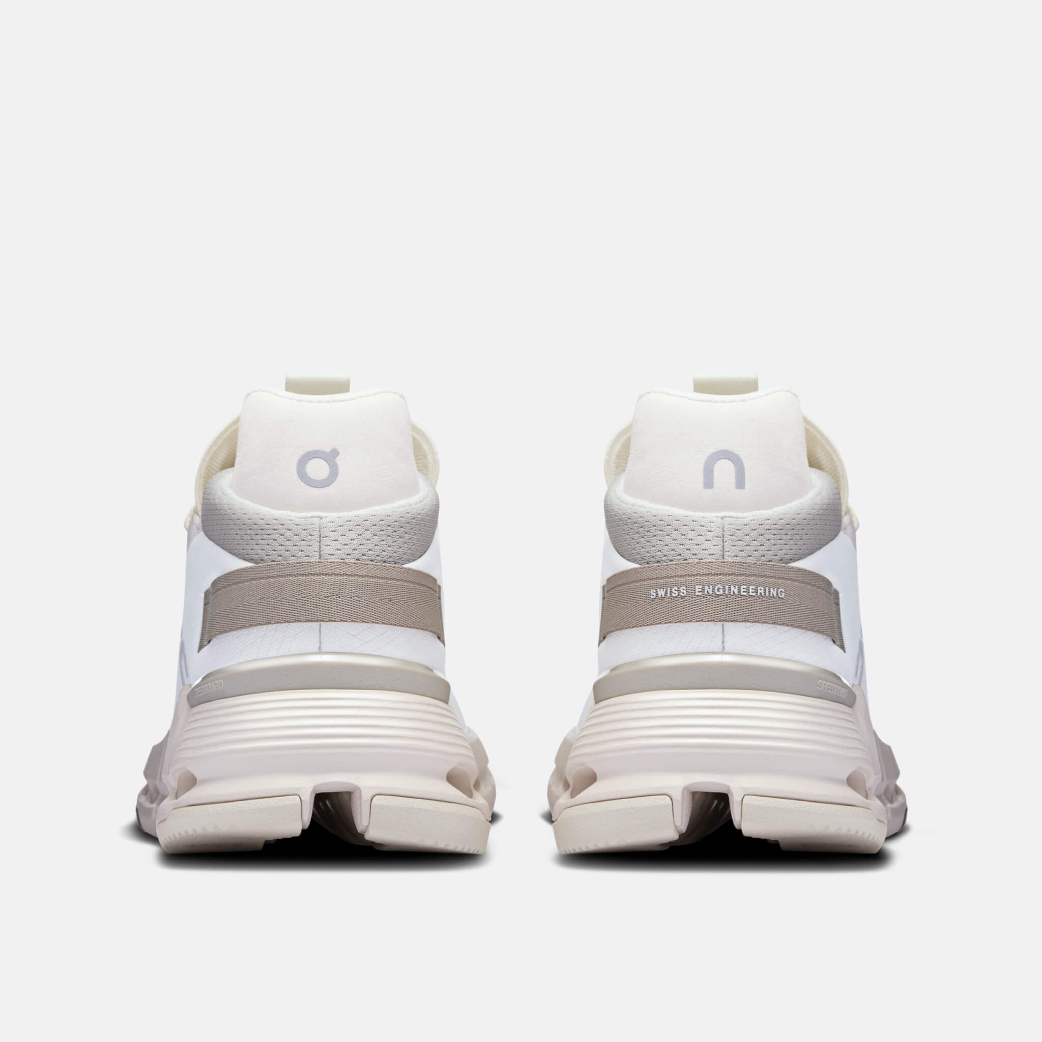 On Cloudnova 2 Ice/Sand