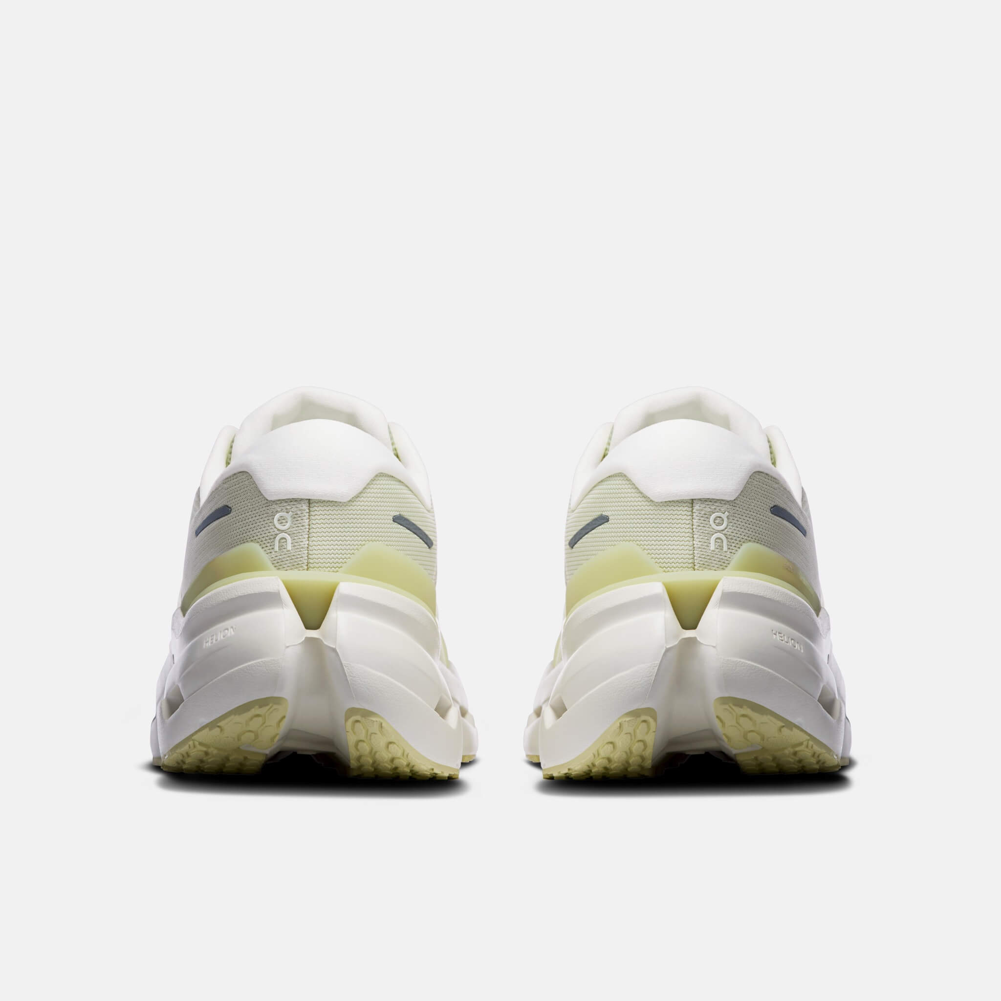 On Cloudrunner 3 Seedling/Ivory